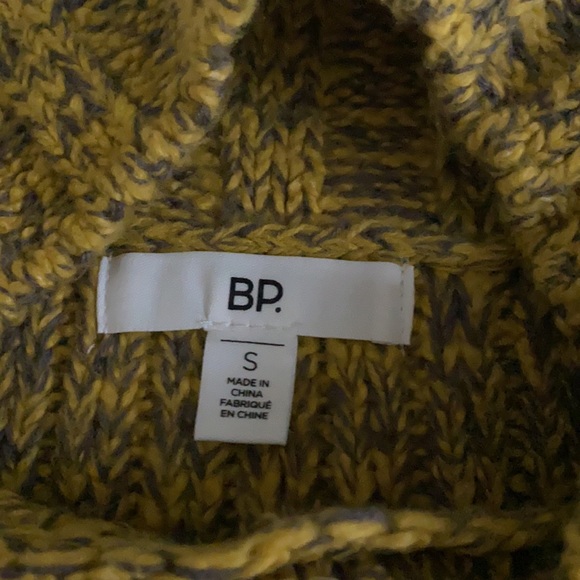 Beautiful yellow/ gray sweater. Size S - Picture 4 of 8